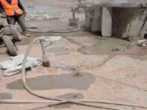 桑日水泥混凝土路面板底注浆技术 路面脱空注浆整治方案