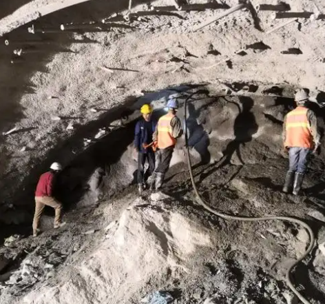 桑日隧道拱顶带模注浆料，微膨胀注浆料的特点及施工工艺